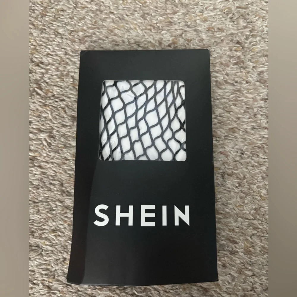 (SHEIN) fish net socks
